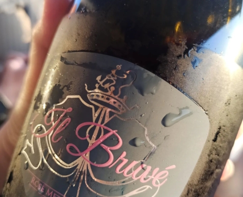 Vino Bruvé primo piano sull'etichetta